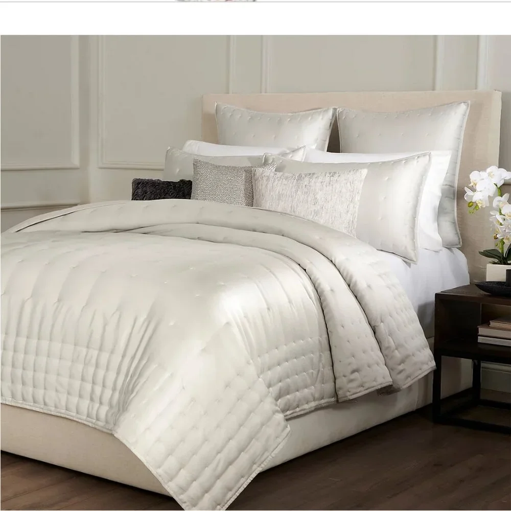 NWOT Donna Karan Hammered Quilt & Shams Set in Platinum